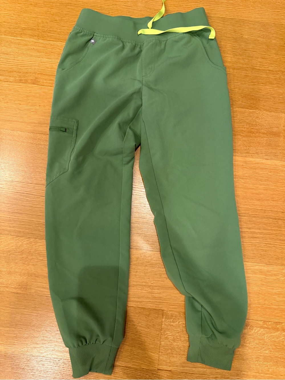 FIGS Green Drawstring Jogger Scrubs